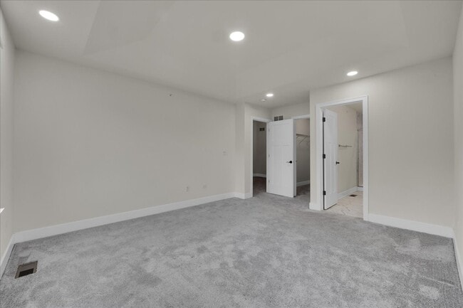 Building Photo - 29W710 Cambridge Ct