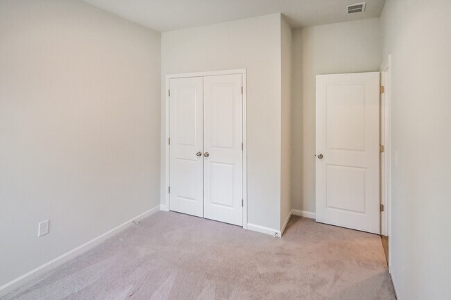 Building Photo - 212 Craigflower Ct