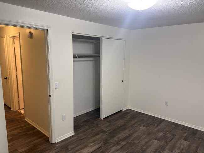 Building Photo - 5634 Robin Run