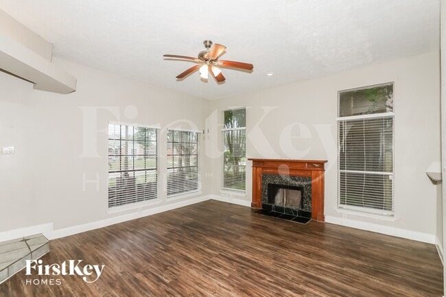 Building Photo - 2106 Hazyknoll Ln