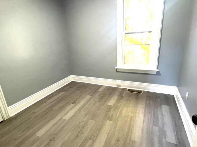 Building Photo - 715 Vine St