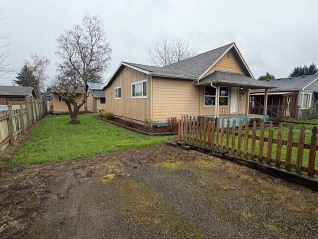 Building Photo - Charming home in Edison District