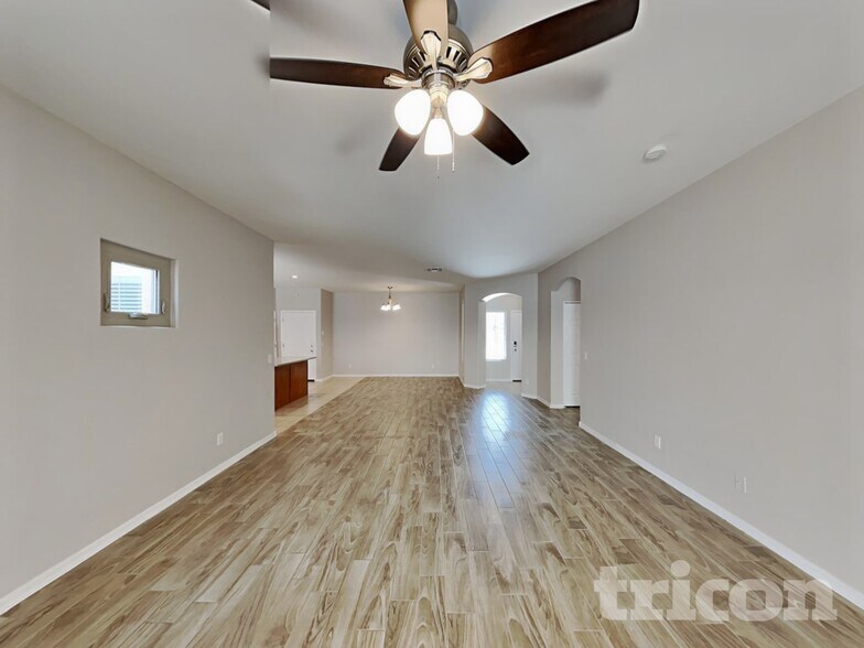 Building Photo - 5010 W Fawn Dr