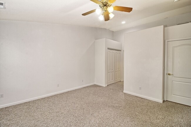 Building Photo - 598 Garnet Dr