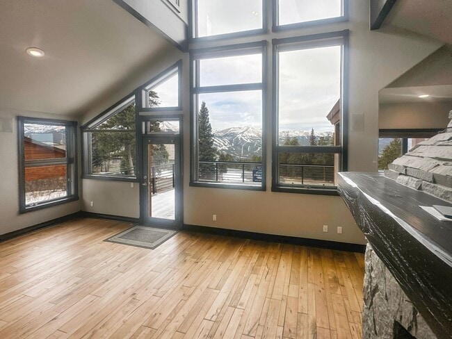 Building Photo - Views, Luxury, Space, Deck, Fireplaces, 4 ...