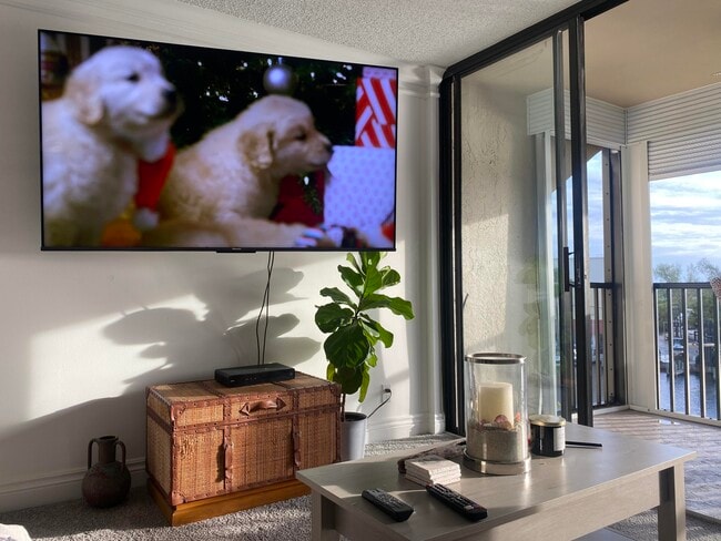 Building Photo - 22 Royal Palm Way