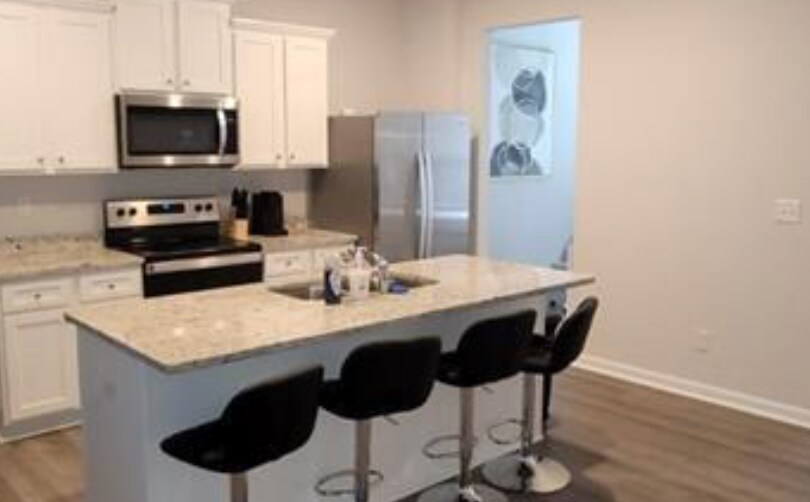 Building Photo - Room in Townhome on Shaffer Ct