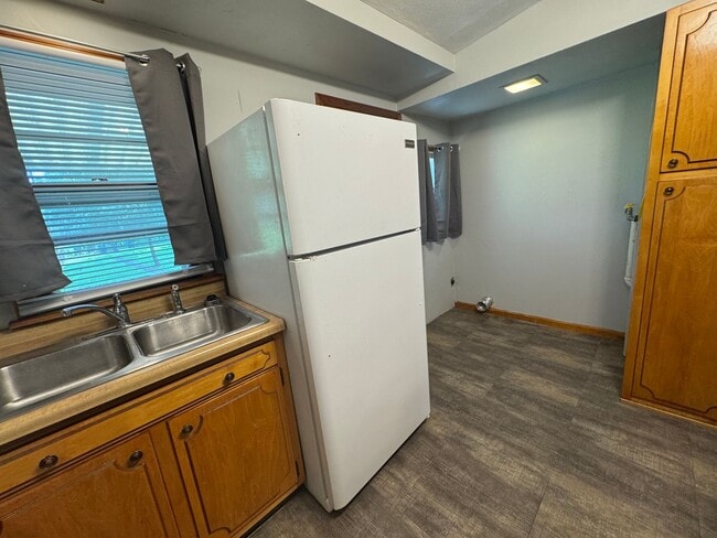 Building Photo - Cozy Comfort: 2 Bed, 1 Bath Home with Spac...