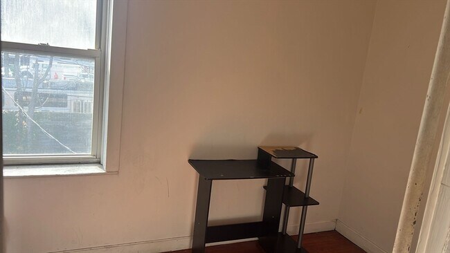 Building Photo - 1905 Beacon St