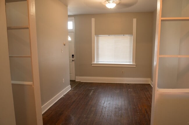 Building Photo - 307 Muench St