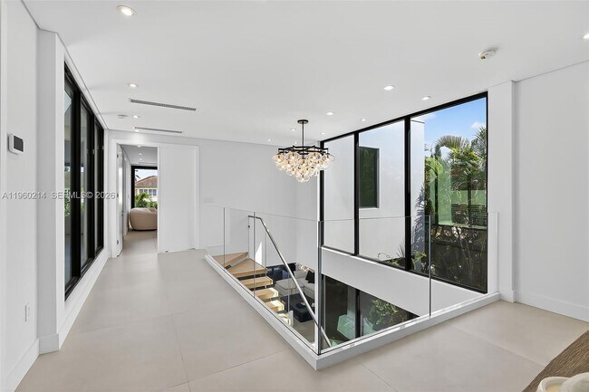 Building Photo - 620 Solar Isle Dr