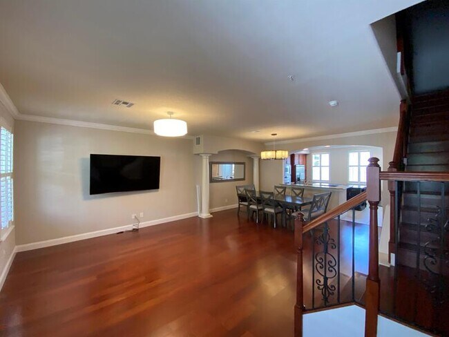 Building Photo - 4570 Virginia Dr
