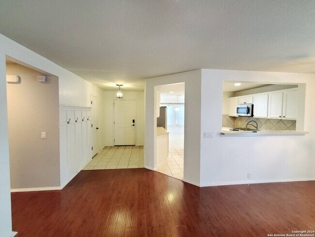 Building Photo - 555 Planters Pass