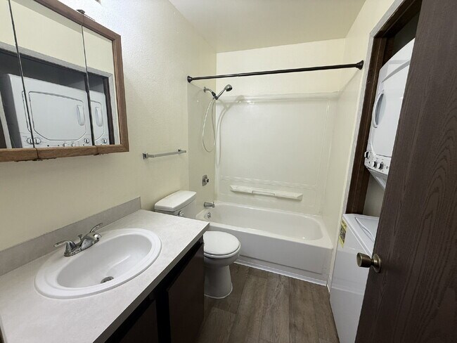 Building Photo - Charming 1 Bedroom Retreat in Kent- Cozy 520 sq ft Haven!