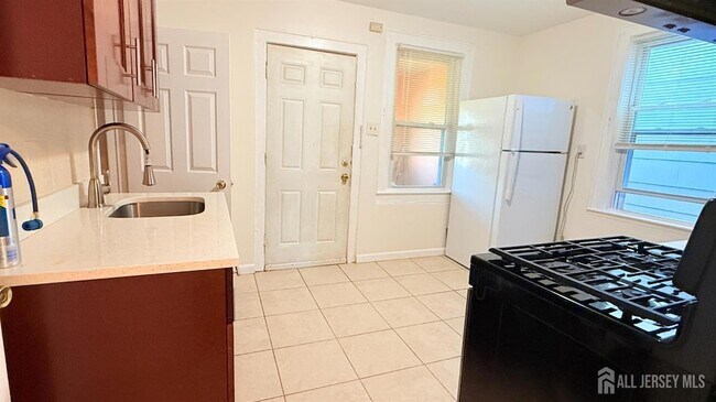 Building Photo - 660 Charles St