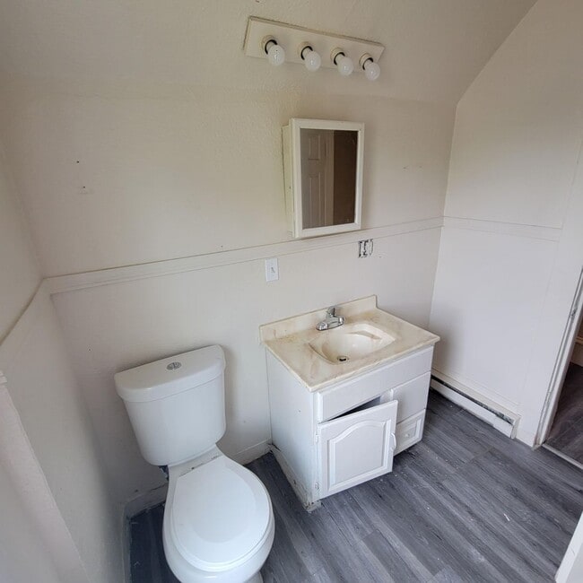 Building Photo - 4 bedroom lower South Hill home