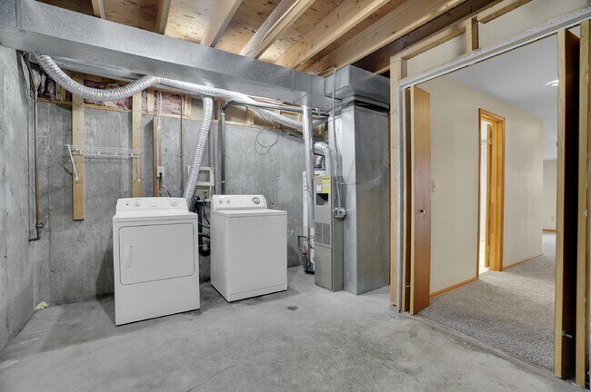 Building Photo - $2,300.00, stunning 2-bedroom, 2-bathroom ...