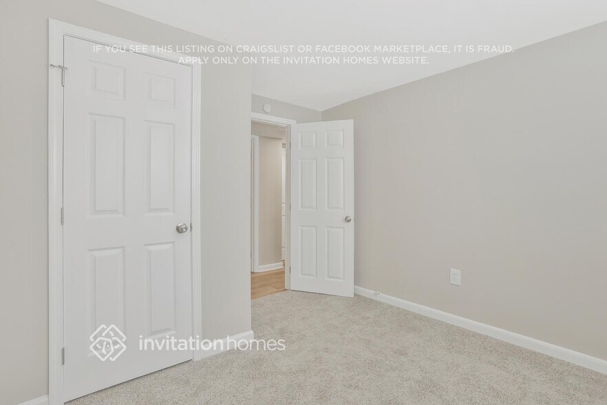 Building Photo - 544 Oakside Dr SW