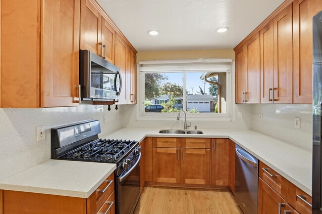 Building Photo - 933 Barstow Ct