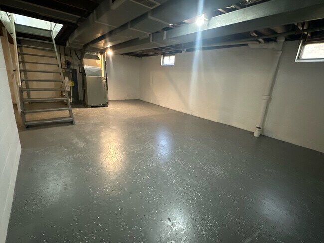 Building Photo - 809 Lakewood Blvd