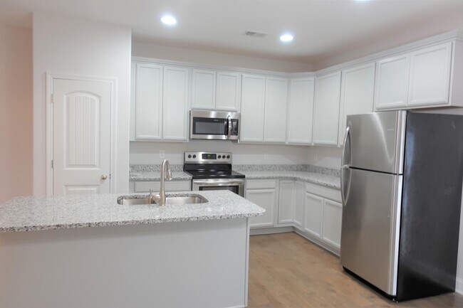 Building Photo - 124 Creekland Wy