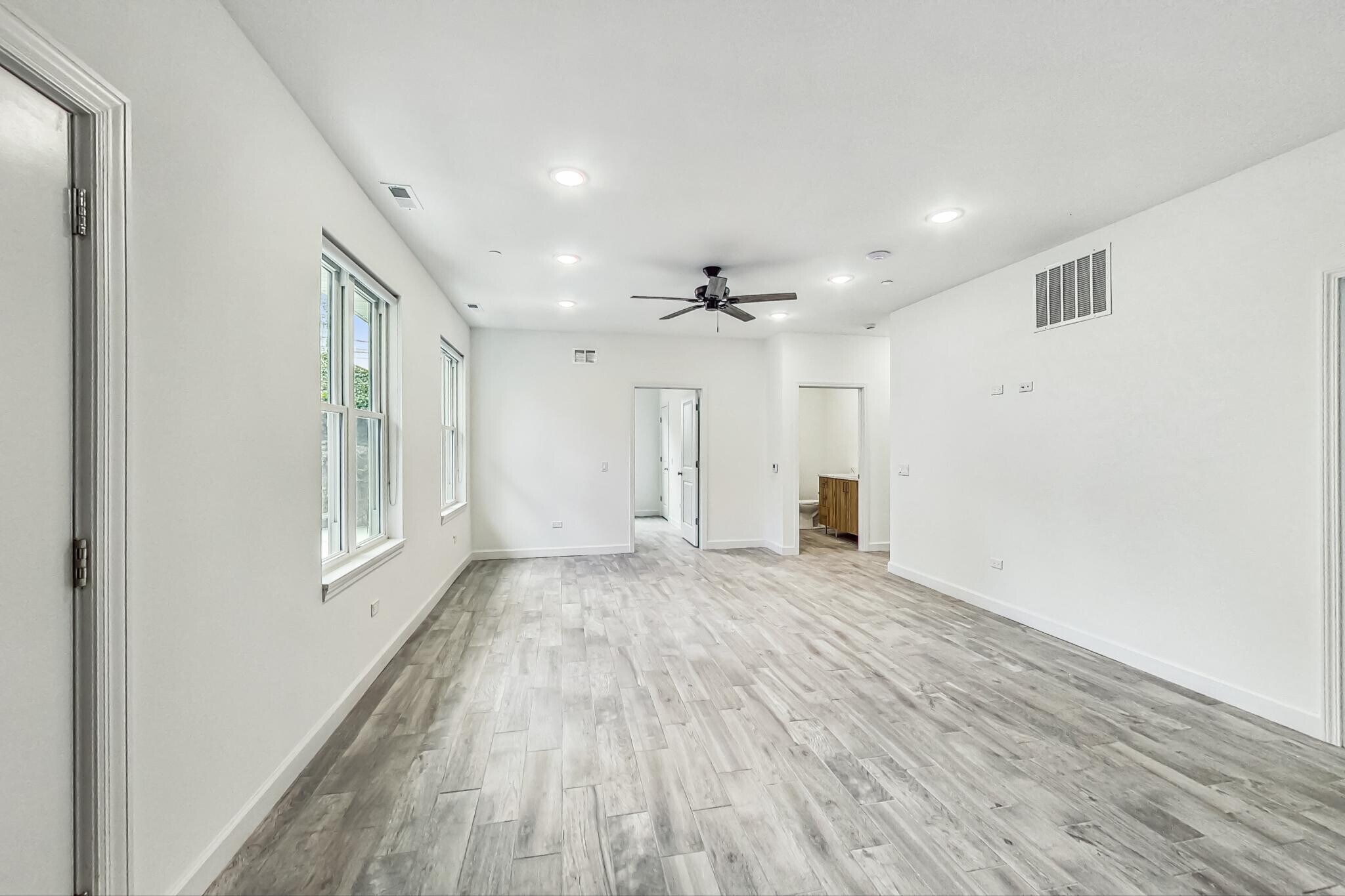 Building Photo - 6135 S Kimbark Ave