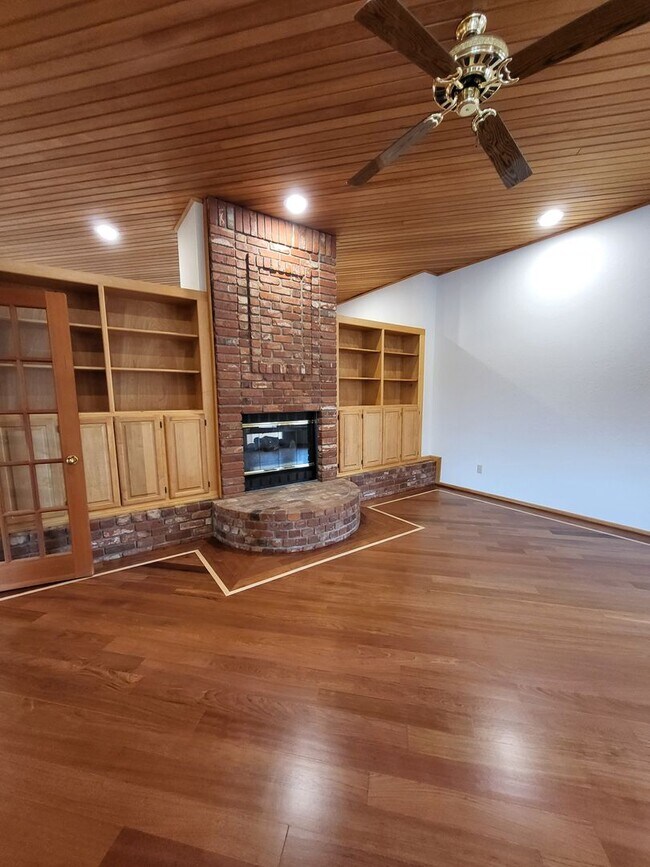 Building Photo - 604 Shadow Grove Ct
