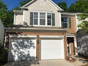 Building Photo - This lovely townhome is located in the highly desirable community of Blakeney Preserve just off R...
