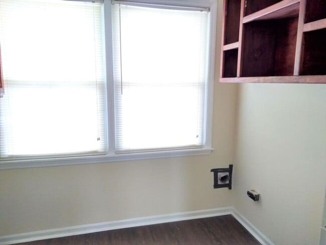 Building Photo - Cute, one story brick 3 Bedroom Brick Home