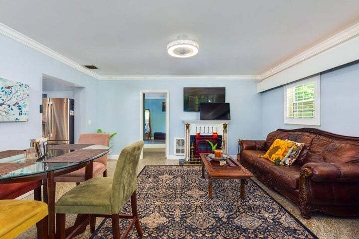 Building Photo - 145 SE 3rd Ave