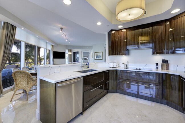 Building Photo - 2700 N Ocean Dr
