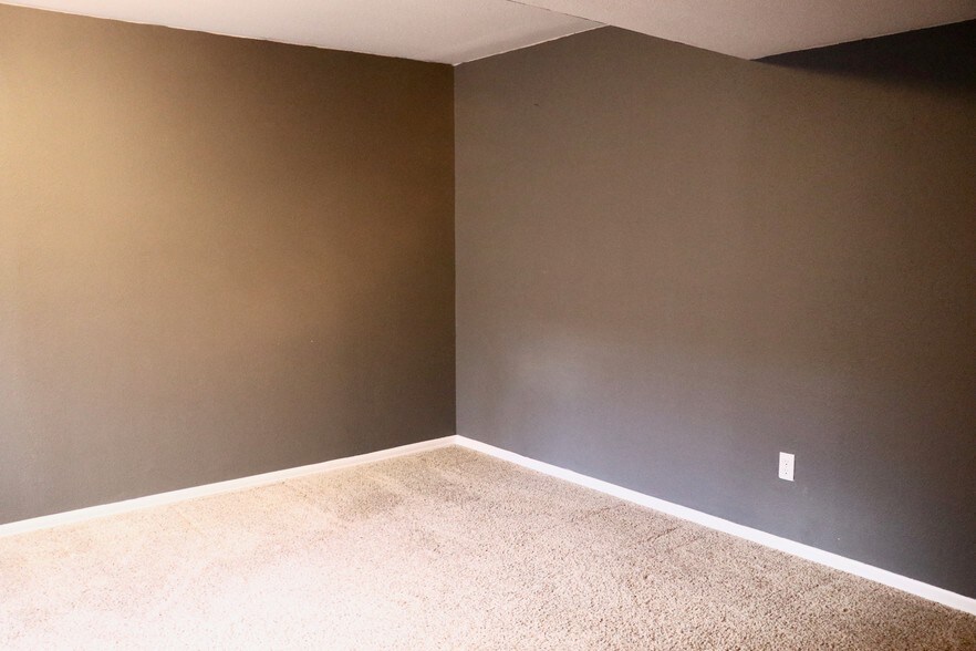 Building Photo - 4822 Tarcoola Ln