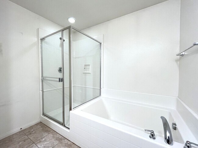 Building Photo - 14601 Serenade Dr