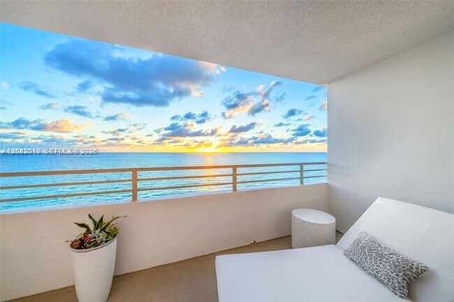 Building Photo - 5555 Collins Ave