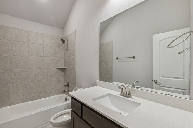 Building Photo - 548 Bradley Dr