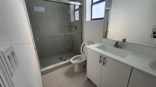 Building Photo - 2645 SE 24th Ct