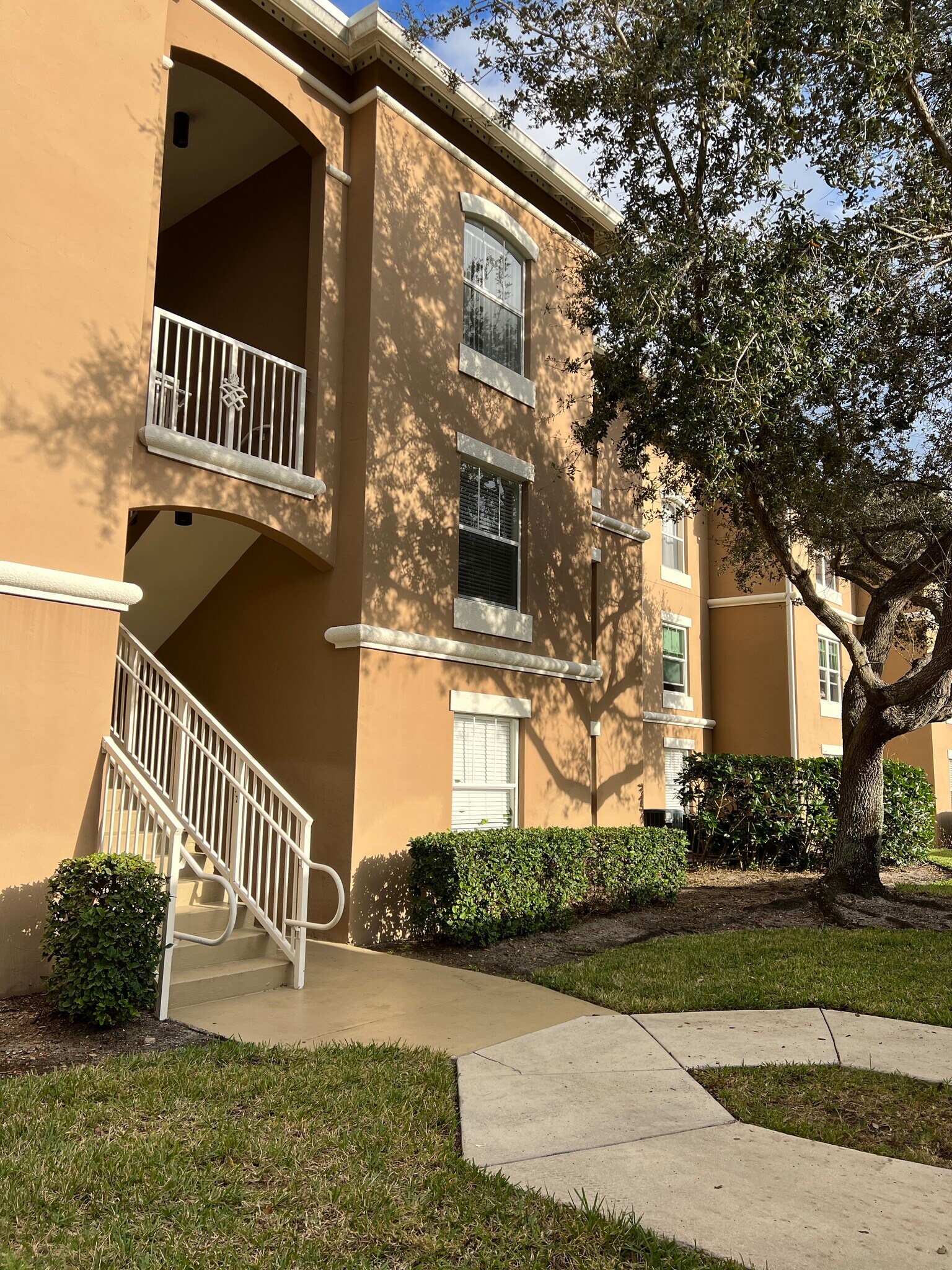 Building Photo - 5095 Fairways Cir