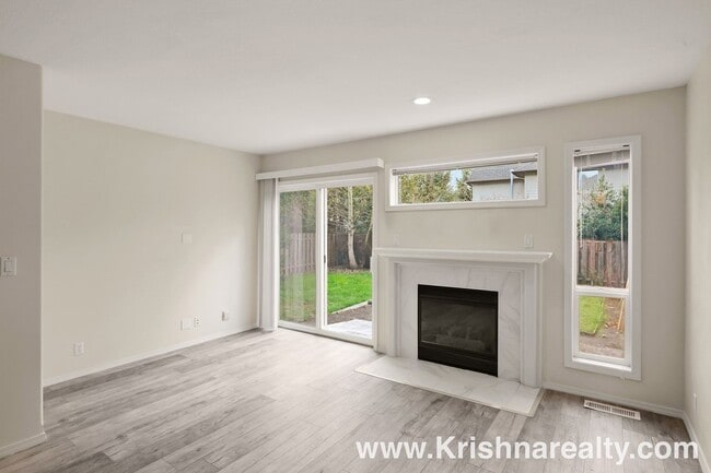 Building Photo - Gorgeous 3 BD* 2.5 BA* Updated Duplex Located in Historic Orenco in the Elk Meadows Community! *S...