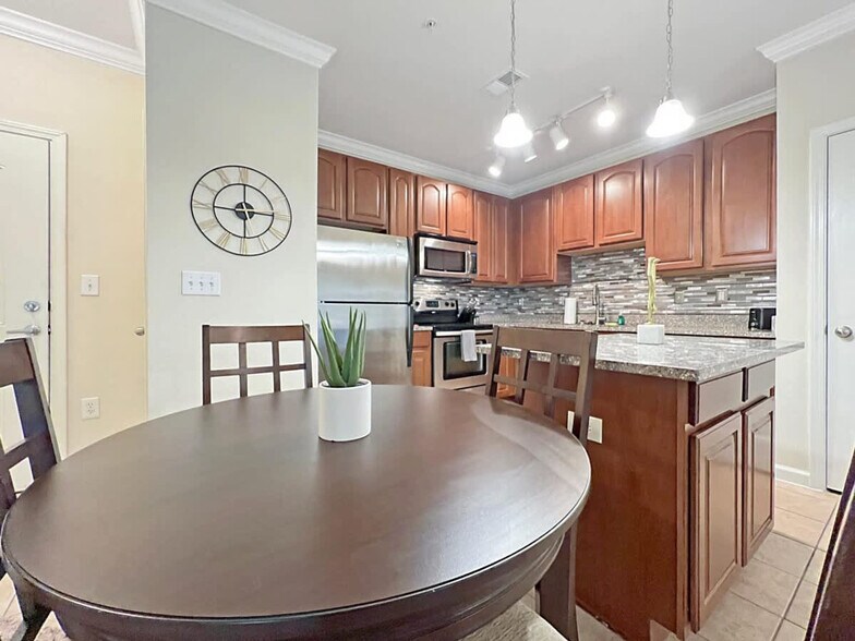 Building Photo - 2021 N Lemans Blvd