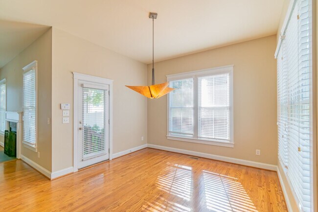 Building Photo - Stunning home in Baxter Village