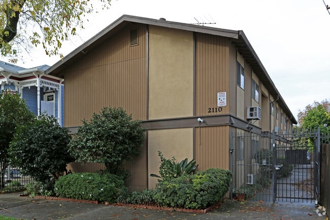 Primary Photo - 2110 10th St