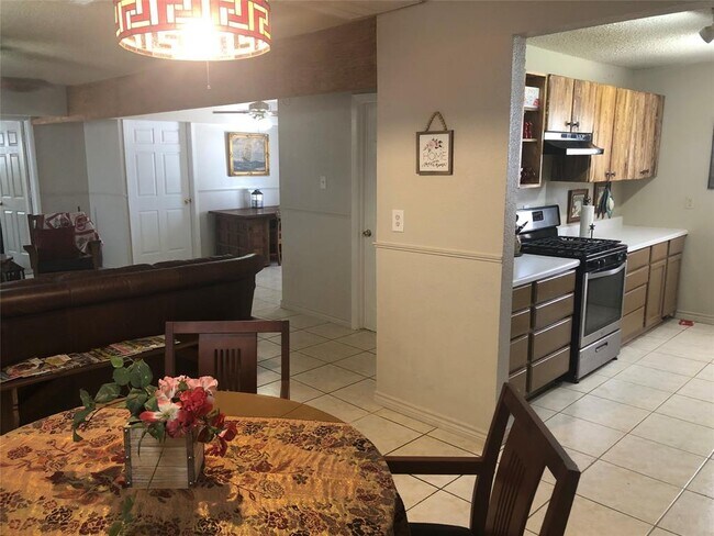 Building Photo - 338 Tennyson St