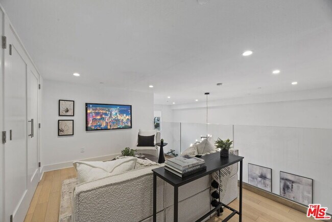 Building Photo - 600 Ridgeley Dr