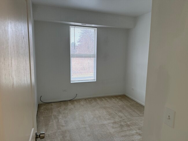 Building Photo - 111 W Chatham Ln