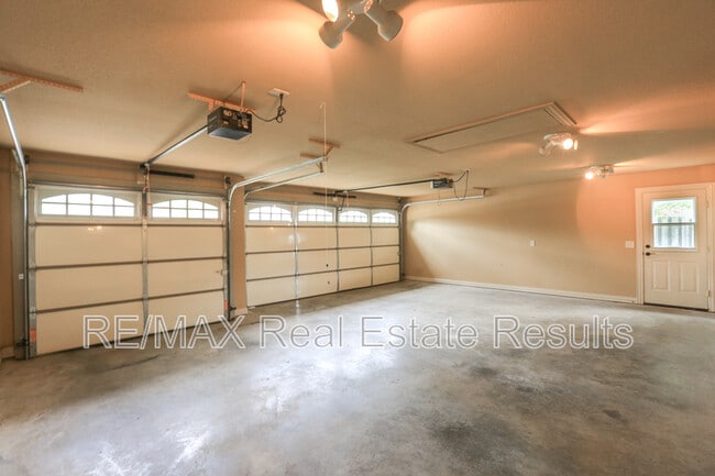 Building Photo - 3505 SW Cranbrook Ave