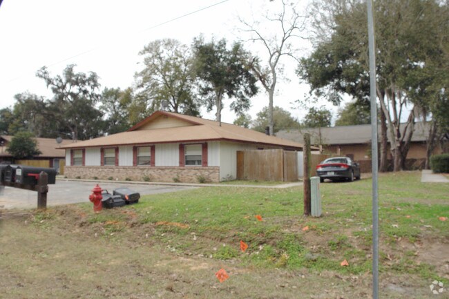 Building Photo - 3900 SE 17th Ct