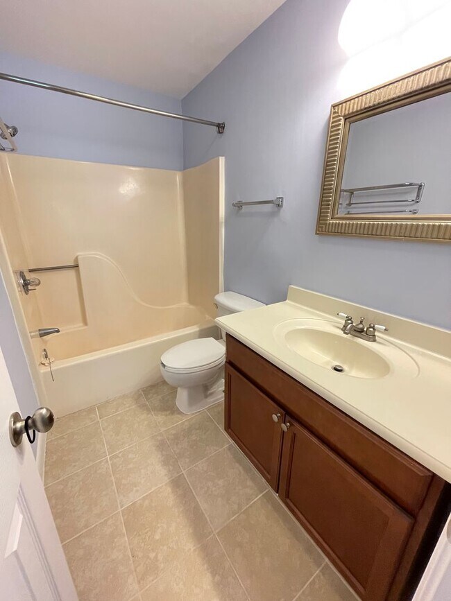 Building Photo - Mill Creek - Updated 2br 2ba garden-style ...