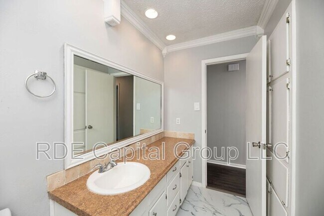 Building Photo - 8013 Emerald Hills Way