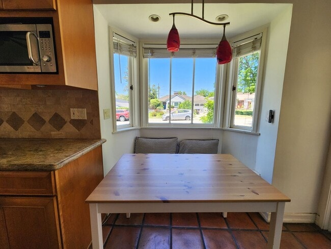 Building Photo - **COMING SOON**!! Gorgeous 3 beds | 4 bath...