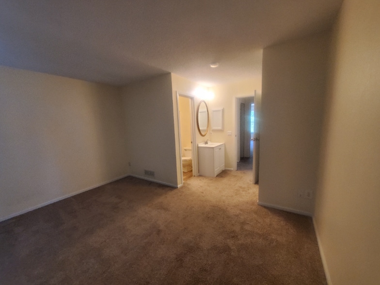 Building Photo - 1811 S Quebec Way